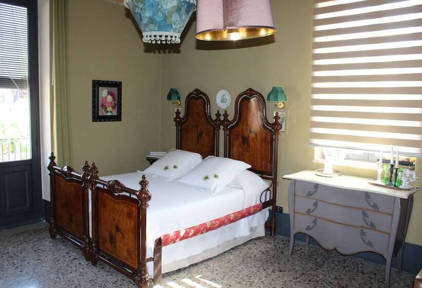 تختخواب و صبحانه Kemmare