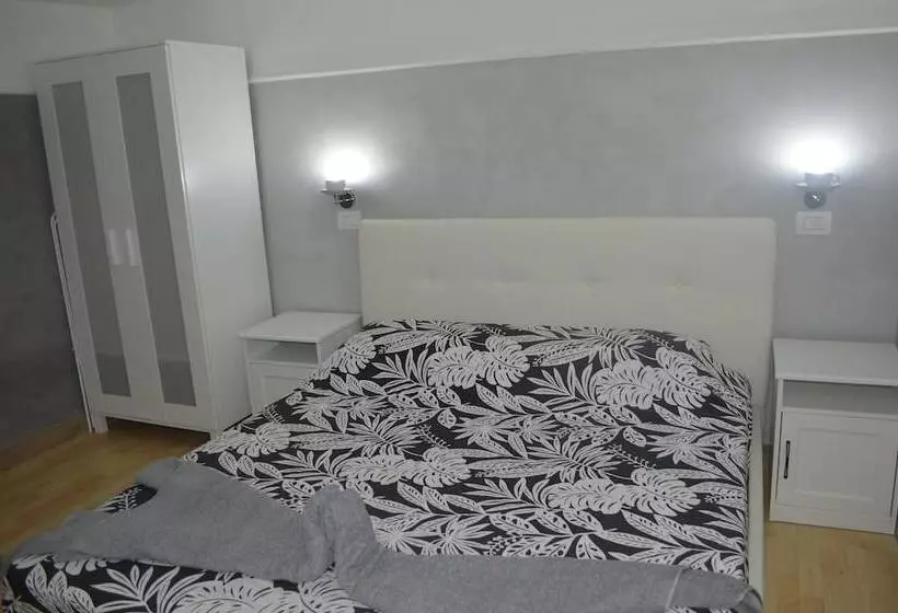 تختخواب و صبحانه Petros Room Camere