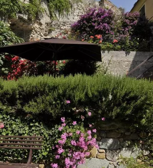 Aamiaismajoitus (B&B) Villa Salvarezza