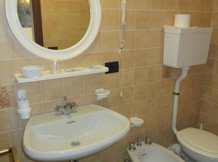 Отель Albergo Lucia