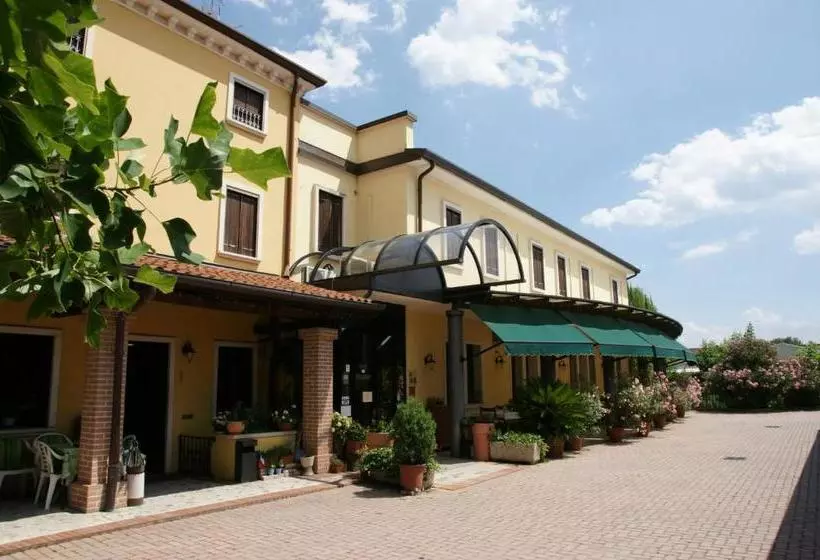 Hotelli Locanda Grego