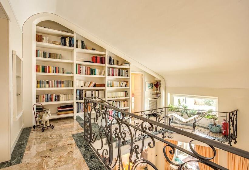 민박 La Gaura Guest House