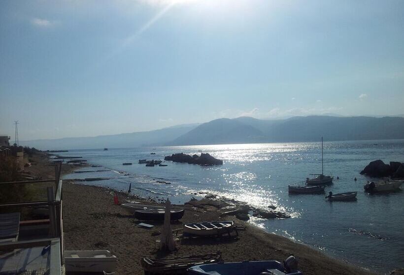 تختخواب و صبحانه Limoni Sul Mare