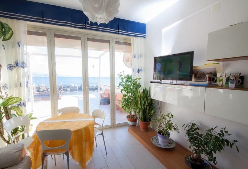 تختخواب و صبحانه Limoni Sul Mare