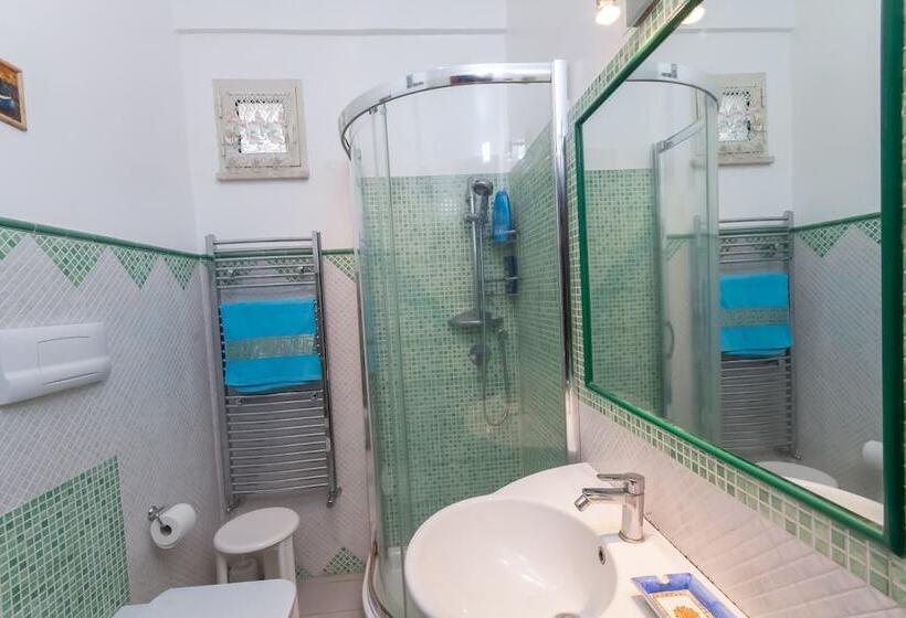 تختخواب و صبحانه Limoni Sul Mare