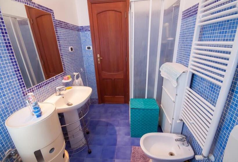 تختخواب و صبحانه Limoni Sul Mare