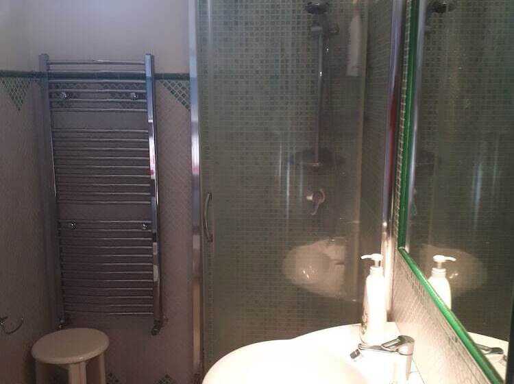 تختخواب و صبحانه Limoni Sul Mare