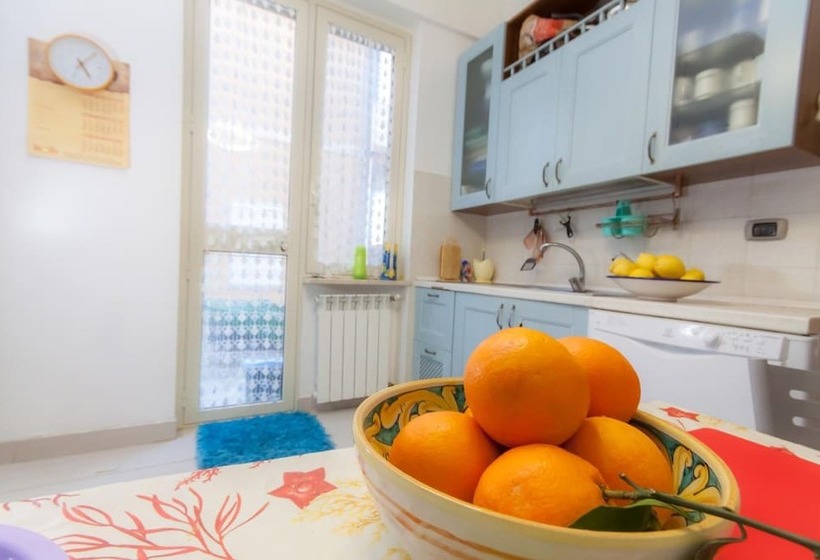 تختخواب و صبحانه Limoni Sul Mare