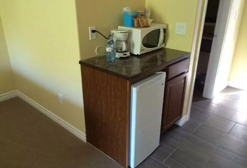 Escarpment Heights Motel