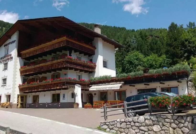 ホテル Albergo Alisander