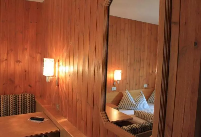 ホテル Albergo Alisander