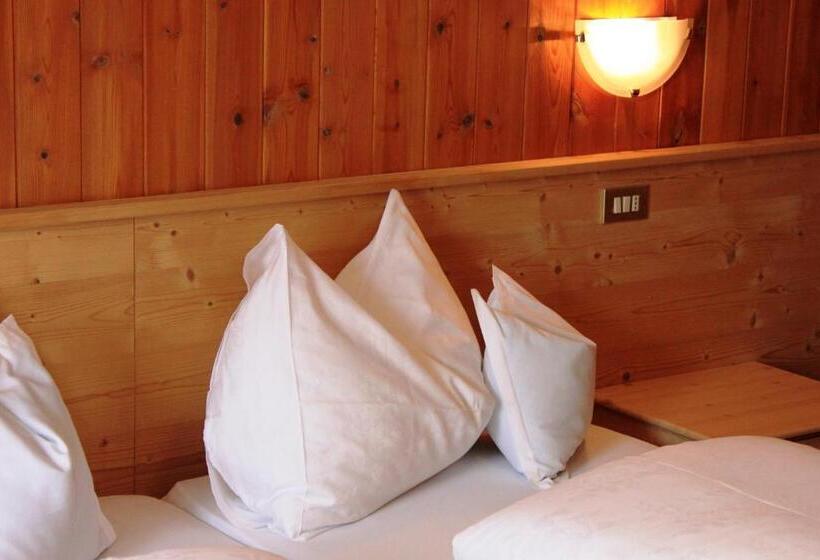 Szálloda Albergo Alisander