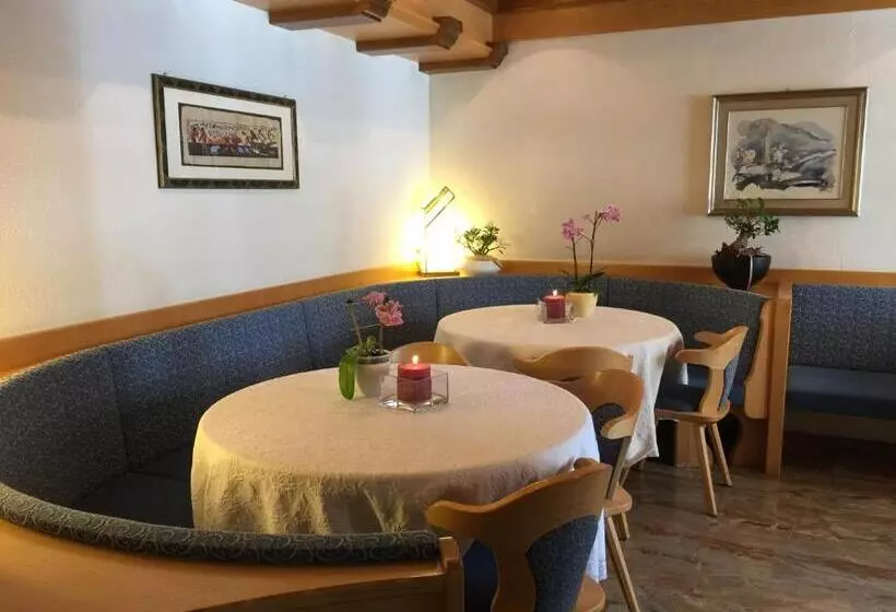 ホテル Albergo Alisander