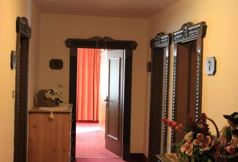 ホテル Albergo Alisander