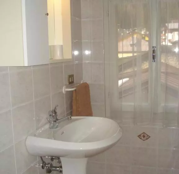 ホテル Albergo Larese