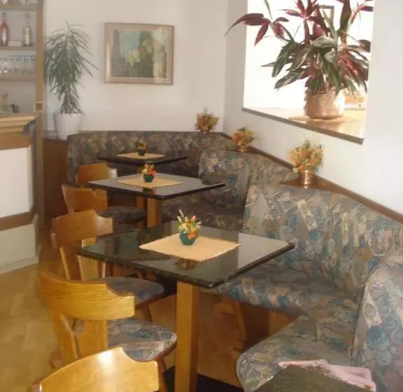 ホテル Albergo Larese