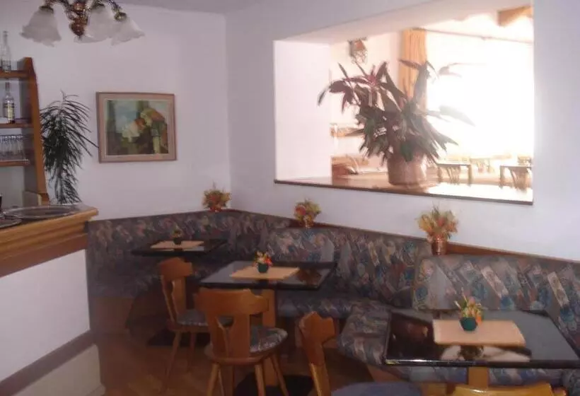 ホテル Albergo Larese