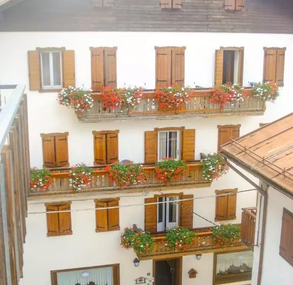 ホテル Albergo Larese