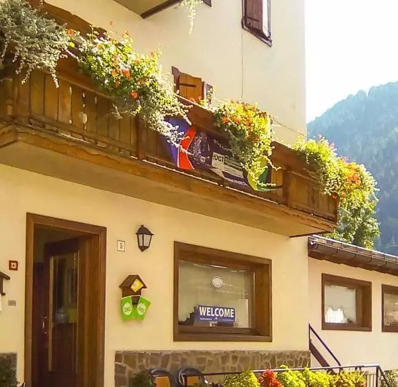 ホテル Albergo Larese