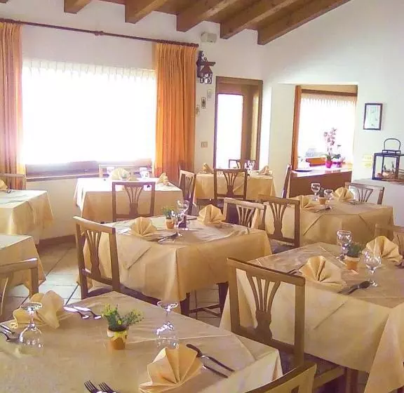 ホテル Albergo Larese