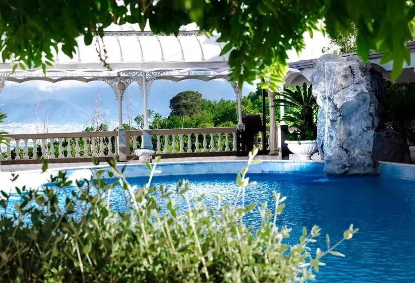 Hotelli La Baita Del Re Resort