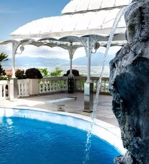 Hotelli La Baita Del Re Resort