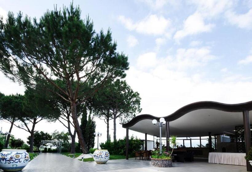 Отель La Baita Del Re Resort