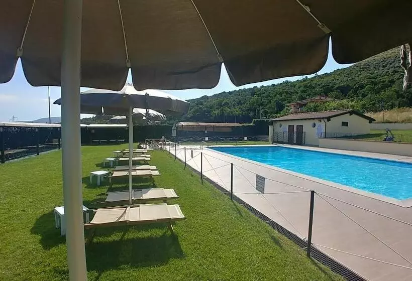 Hotelli Piscina La Suite