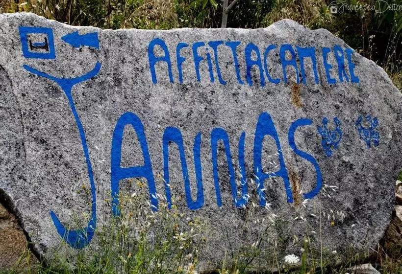 ベッドアンドブレックファースト Affittcamere Jannas