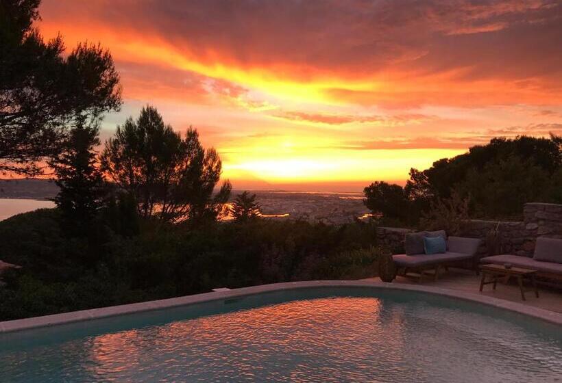 مبيت وإفطار La Singulière