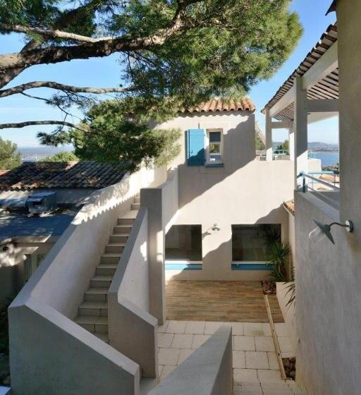 مبيت وإفطار La Singulière