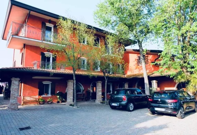 Aamiaismajoitus (B&B) Red Fenice