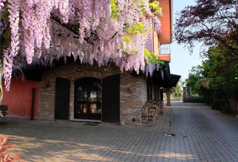 مبيت وإفطار Red Fenice