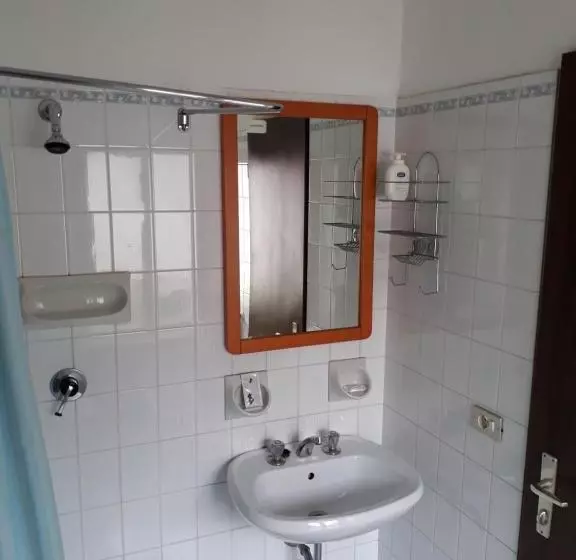 Hotelli Albergo Ristorante Borghese