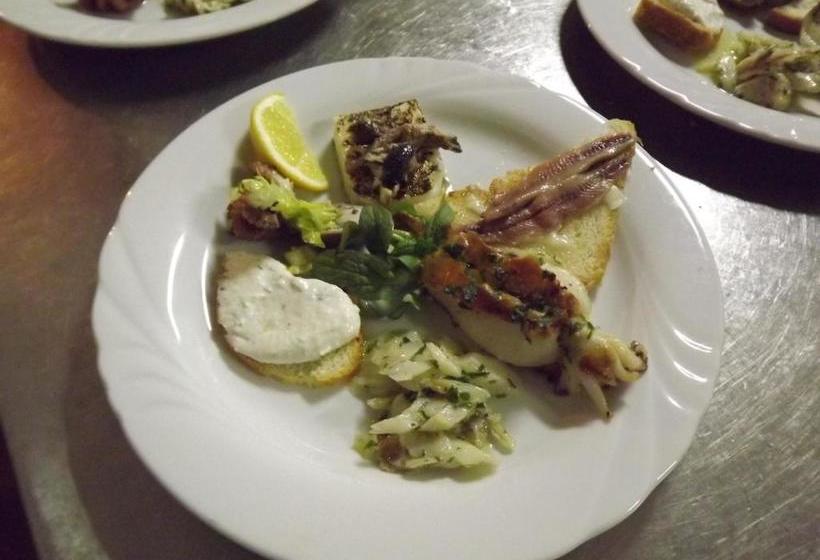 Отель Albergo Ristorante Borghese