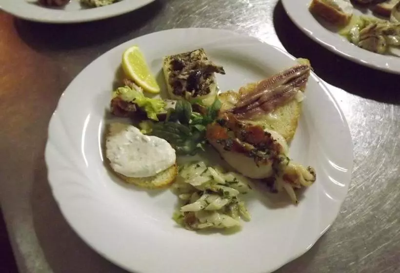 Hotelli Albergo Ristorante Borghese