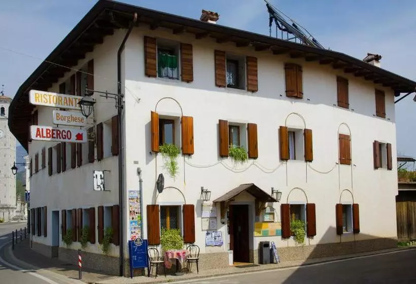 Hotelli Albergo Ristorante Borghese