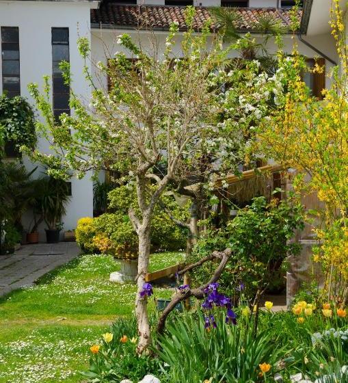 Отель Albergo Ristorante Borghese