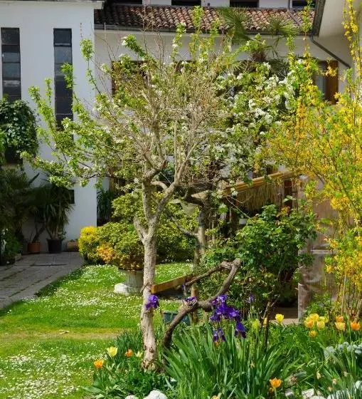 Hotelli Albergo Ristorante Borghese