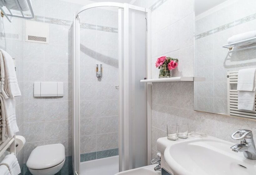 בית מלון כפרי Meida