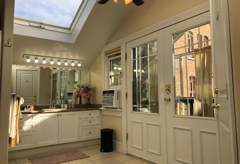 Bed and Breakfast Robert Porter House Inn