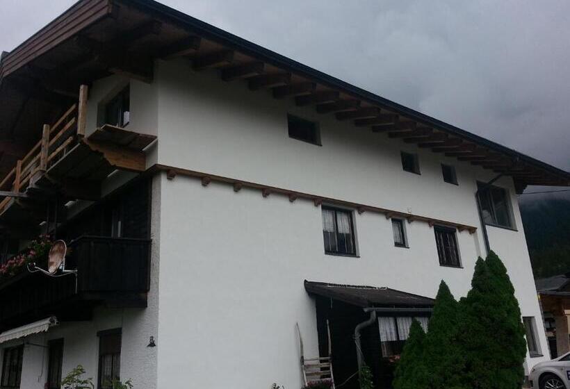 تختخواب و صبحانه Haus Karwendelblick