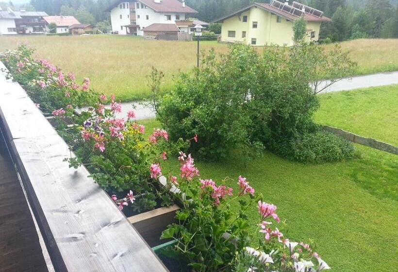 تختخواب و صبحانه Haus Karwendelblick