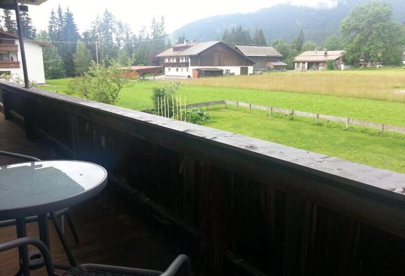 تختخواب و صبحانه Haus Karwendelblick