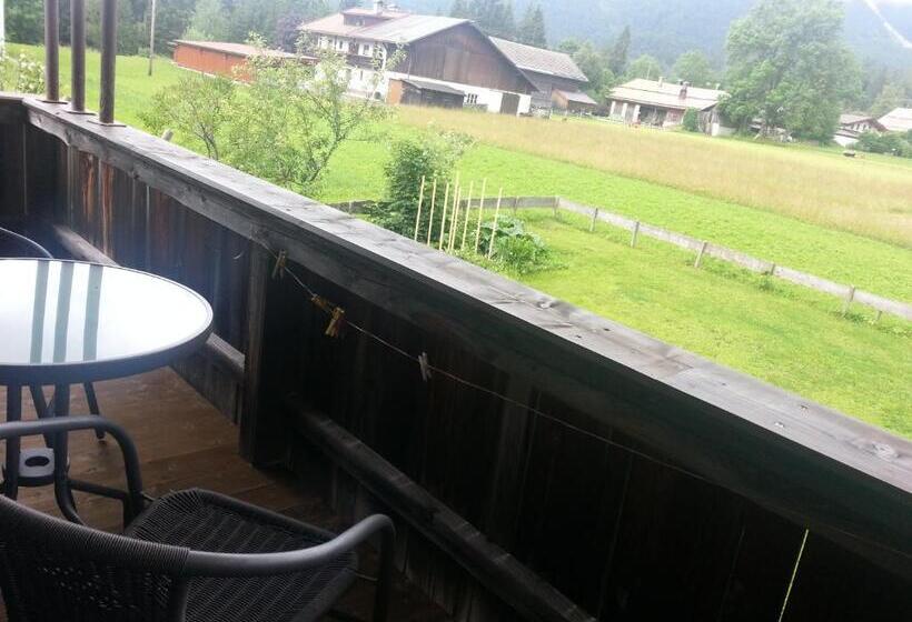 تختخواب و صبحانه Haus Karwendelblick