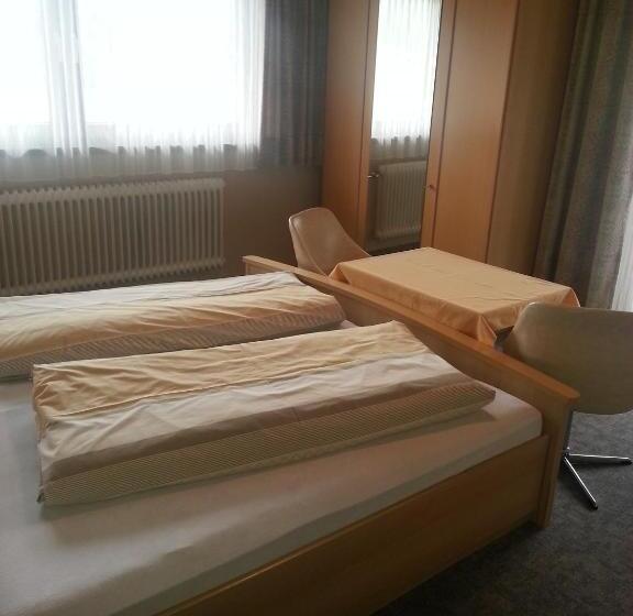 تختخواب و صبحانه Haus Karwendelblick