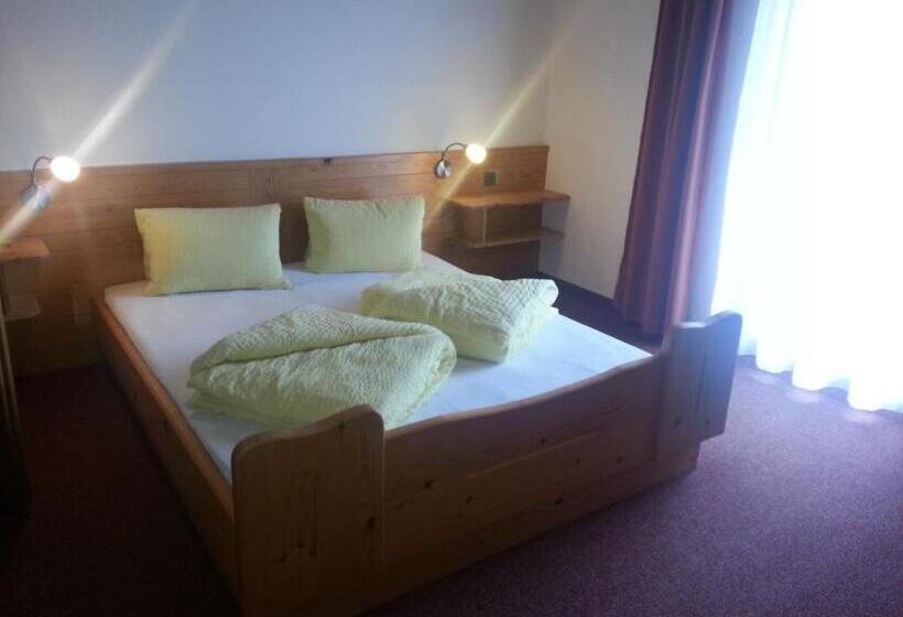 تختخواب و صبحانه Haus Karwendelblick