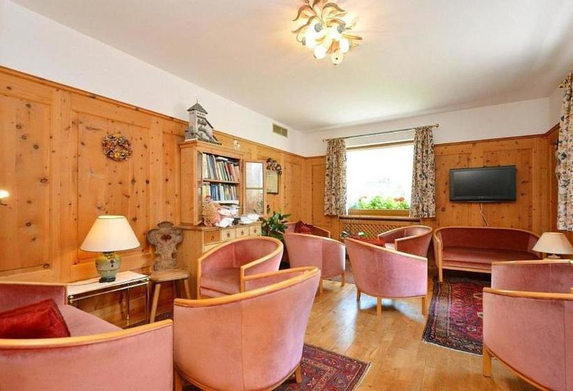 ホテル Malga Passerella