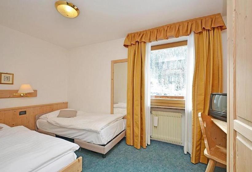 ホテル Malga Passerella