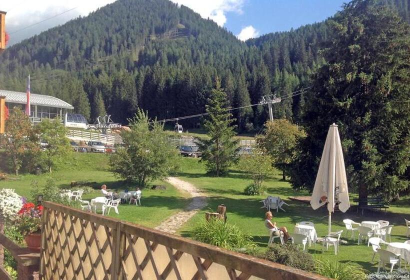 ホテル Malga Passerella